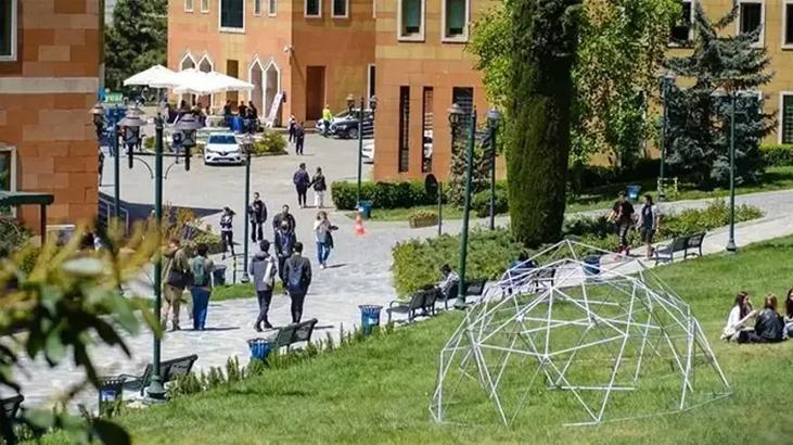 YÖK duyurdu: Özel bir üniversitede ayet yazılı pankartın kapatılmasına soruşturma