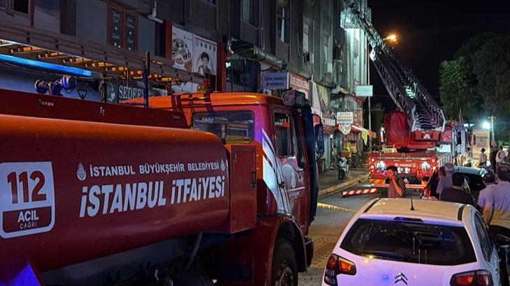 Küçükçekmece'de çıkan yangında 4 iş yerinde hasar oluştu