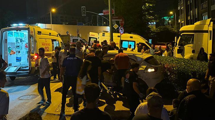 Ümraniye’de hafriyat kamyonu ile otomobil çarpıştı: 1'i ağır 4 yaralı