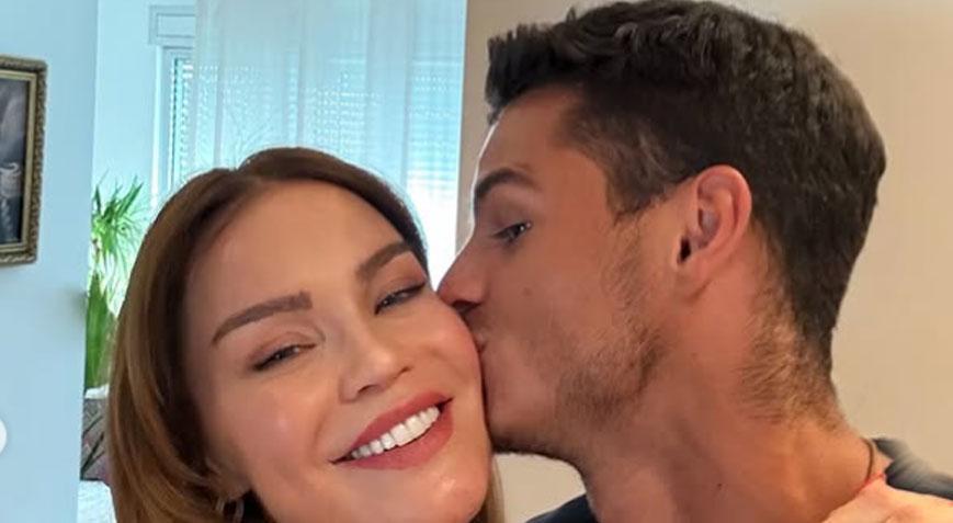 Ebru Şallı ve oğlu Berenden hayran bırakan kare Görenler abla-kardeş sandı