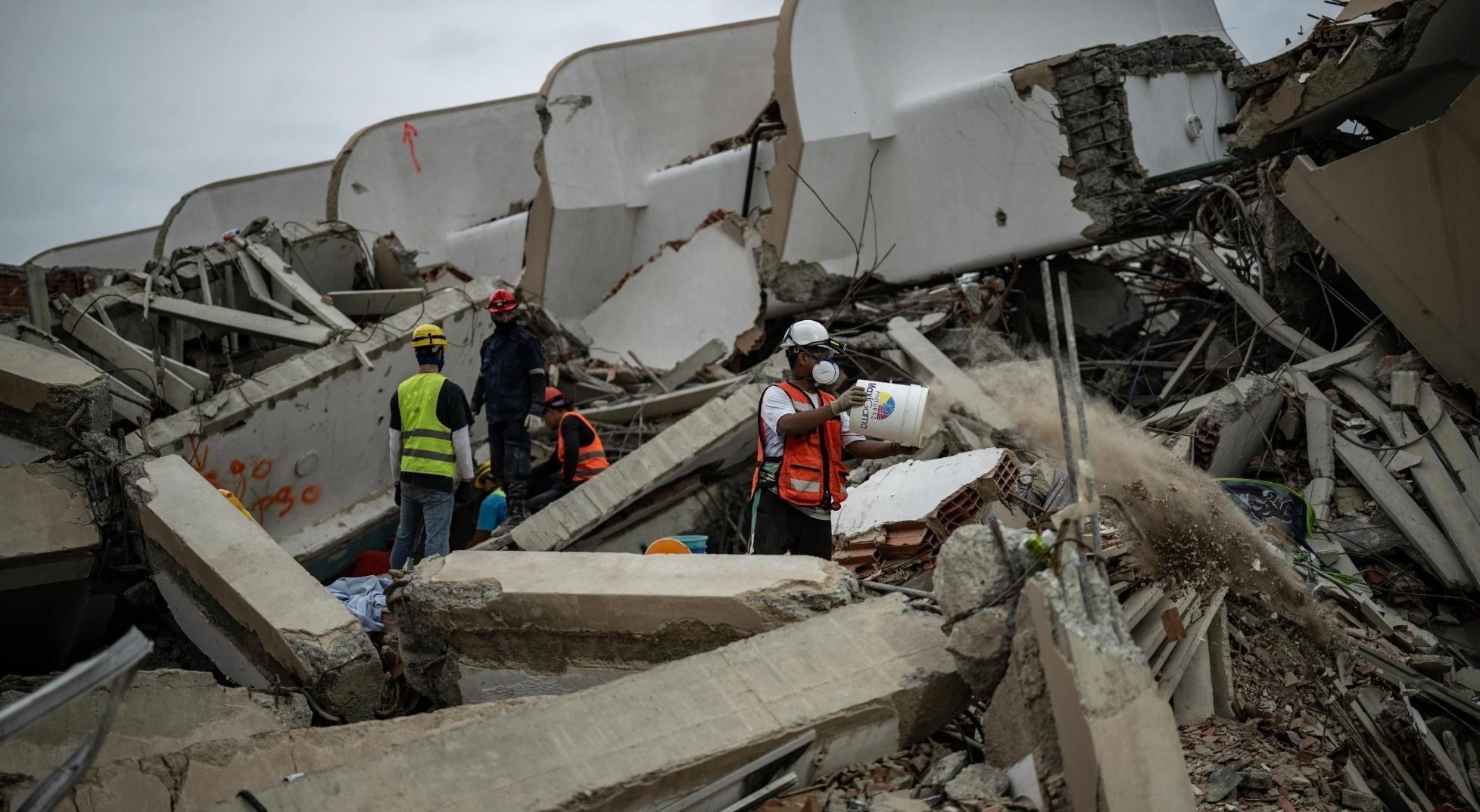 7.2 ve 7.5lik depremlerle sarsılan Venezuelaya Türkiyeden yardım eli 30 ton ulaştı