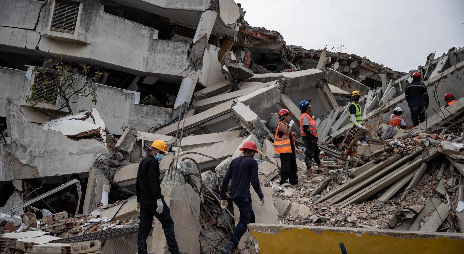 7.2 ve 7.5lik depremlerle sarsılan Venezuelaya Türkiyeden yardım eli 30 ton ulaştı