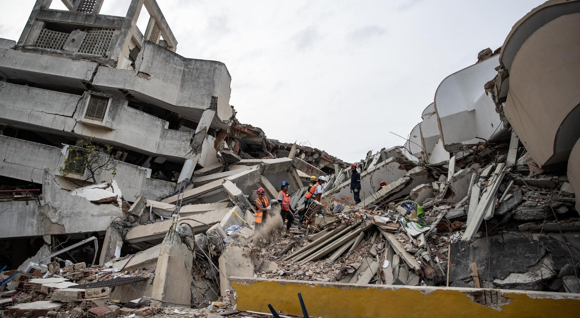 7.2 ve 7.5lik depremlerle sarsılan Venezuelaya Türkiyeden yardım eli 30 ton ulaştı