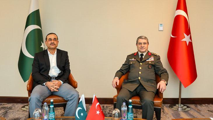Genelkurmay Başkanı Orgeneral Bayraktaroğlu, Pakistanlı mevkidaşı Munir ile bir araya geldi