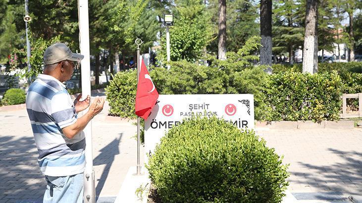 15 Temmuz kahramanı şehit Ömer Halisdemirin kabrinde yoğunluk