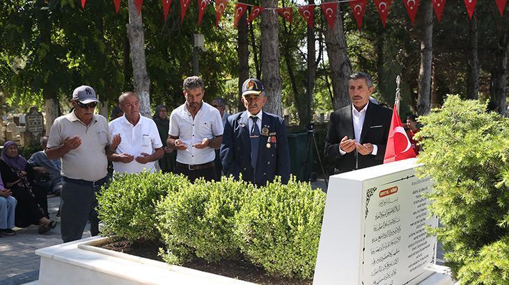 15 Temmuz kahramanı şehit Ömer Halisdemirin kabrinde yoğunluk