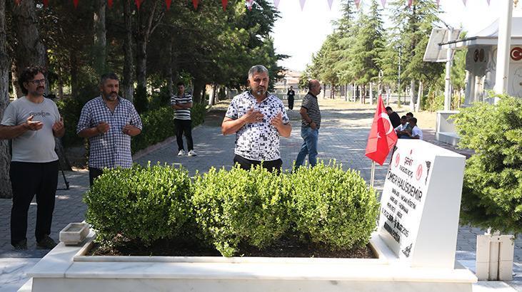 15 Temmuz kahramanı şehit Ömer Halisdemirin kabrinde yoğunluk