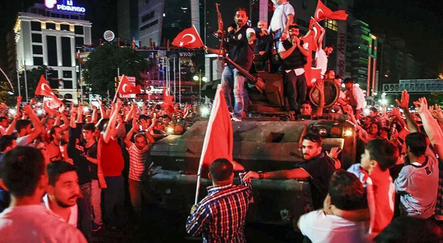 Ünlü sanatçı Kıraçtan dikkat çeken 15 Temmuz açıklaması: Korkunç bir şeydi