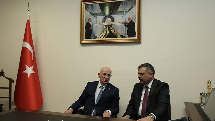 İçişleri Bakanı Çiftçi, eski TBMM Başkanı Kahraman ile bir araya geldi