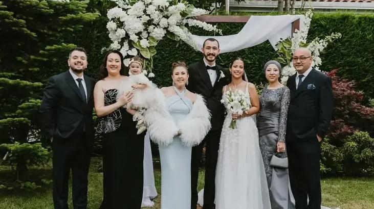 Nilüfer ve Reha Muhtarın kızı Ayşe Nazlı Yumlunun nikahından yeni kareler