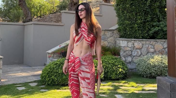 Kim der ki 54 yaşında Defne Samyeli fit fiziğiyle beğeni topladı