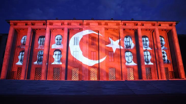 Gazi Meclis'te unutulmaz gece! 15 Temmuz Destanı TBMM duvarlarında yeniden canlandı