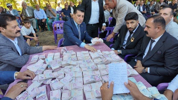 Gelinin üzerinde servet bıraktılar Adetlerimiz çok güzel