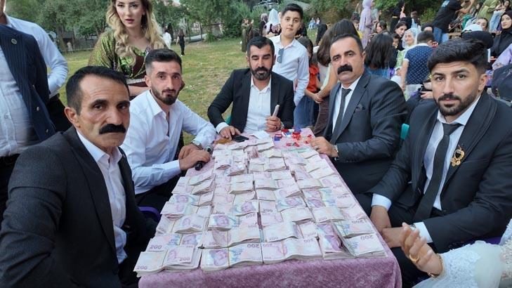 Gelinin üzerinde servet bıraktılar Adetlerimiz çok güzel