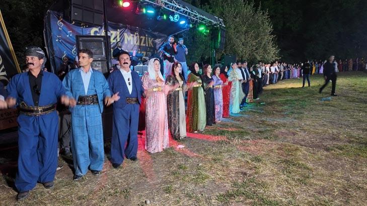 Gelinin üzerinde servet bıraktılar Adetlerimiz çok güzel