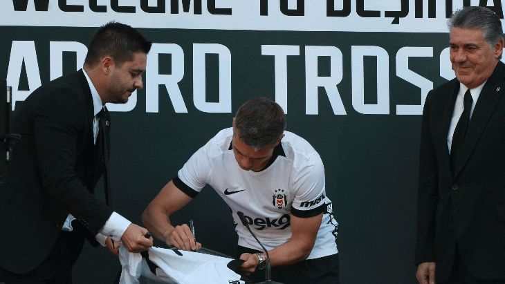 Beşiktaş, Trossarda imza töreni düzenledi