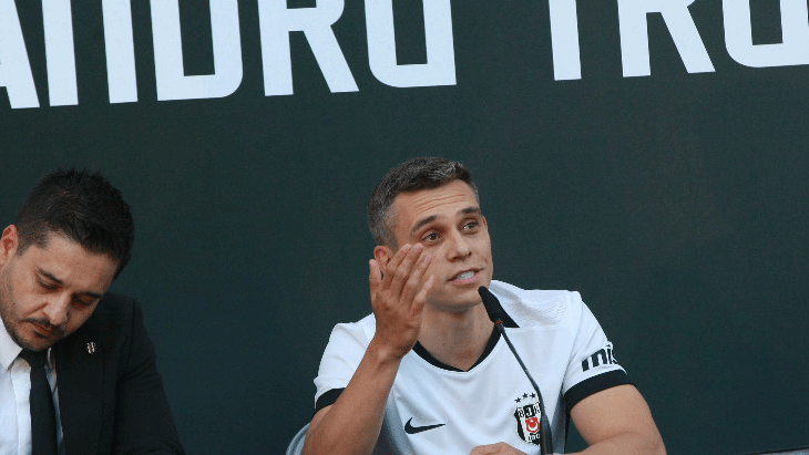 Beşiktaş, Trossarda imza töreni düzenledi