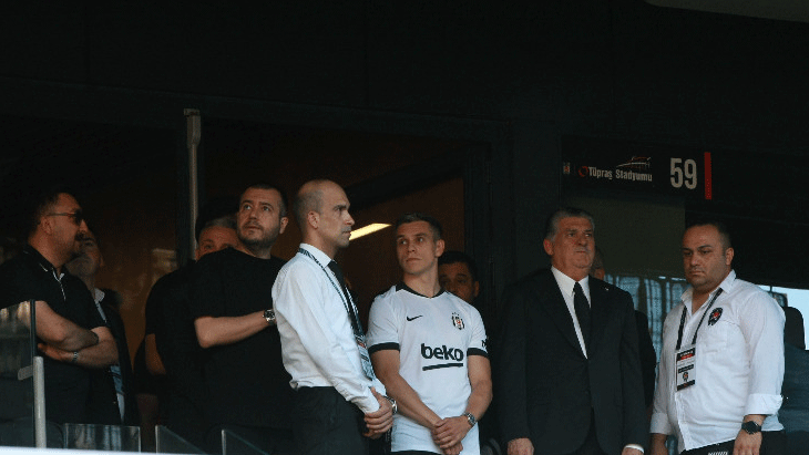 Beşiktaş, Trossarda imza töreni düzenledi