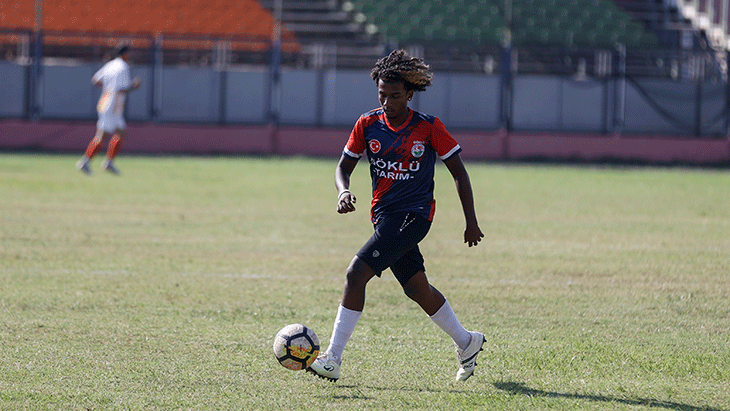 Sudanlı annenin Yörük oğlu Ahmet Göklünün hedefi futbol kariyerinde ilerlemek