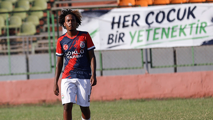 Sudanlı annenin Yörük oğlu Ahmet Göklünün hedefi futbol kariyerinde ilerlemek