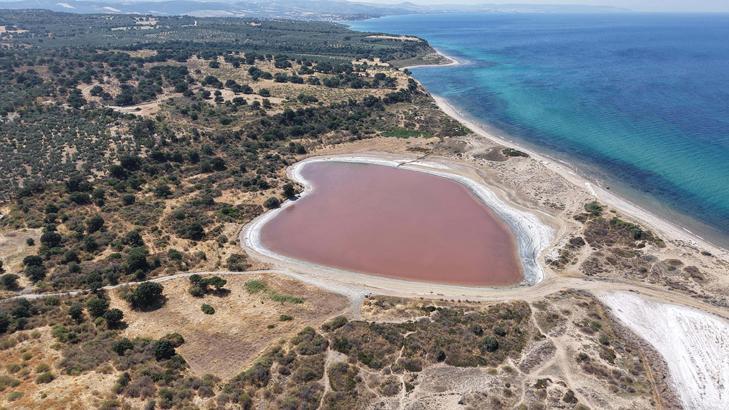 Aylar sonra yeniden pembe oldu! Türkiye'nin kalp şeklindeki gölü görenleri büyülüyor