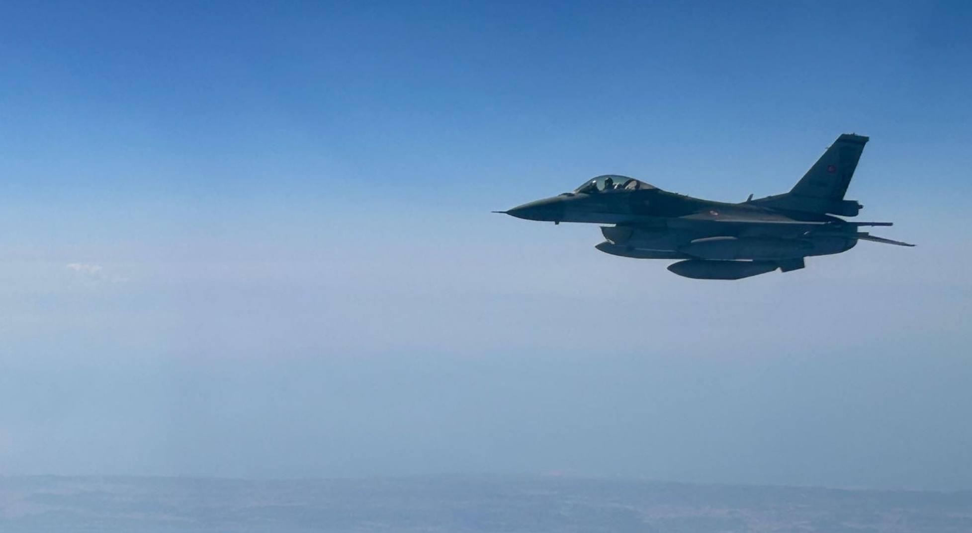 Türk Hava Kuvvetleri'nden Kıbrıs Adası semalarında güç gösterisi! 'Her zaman her yerde'