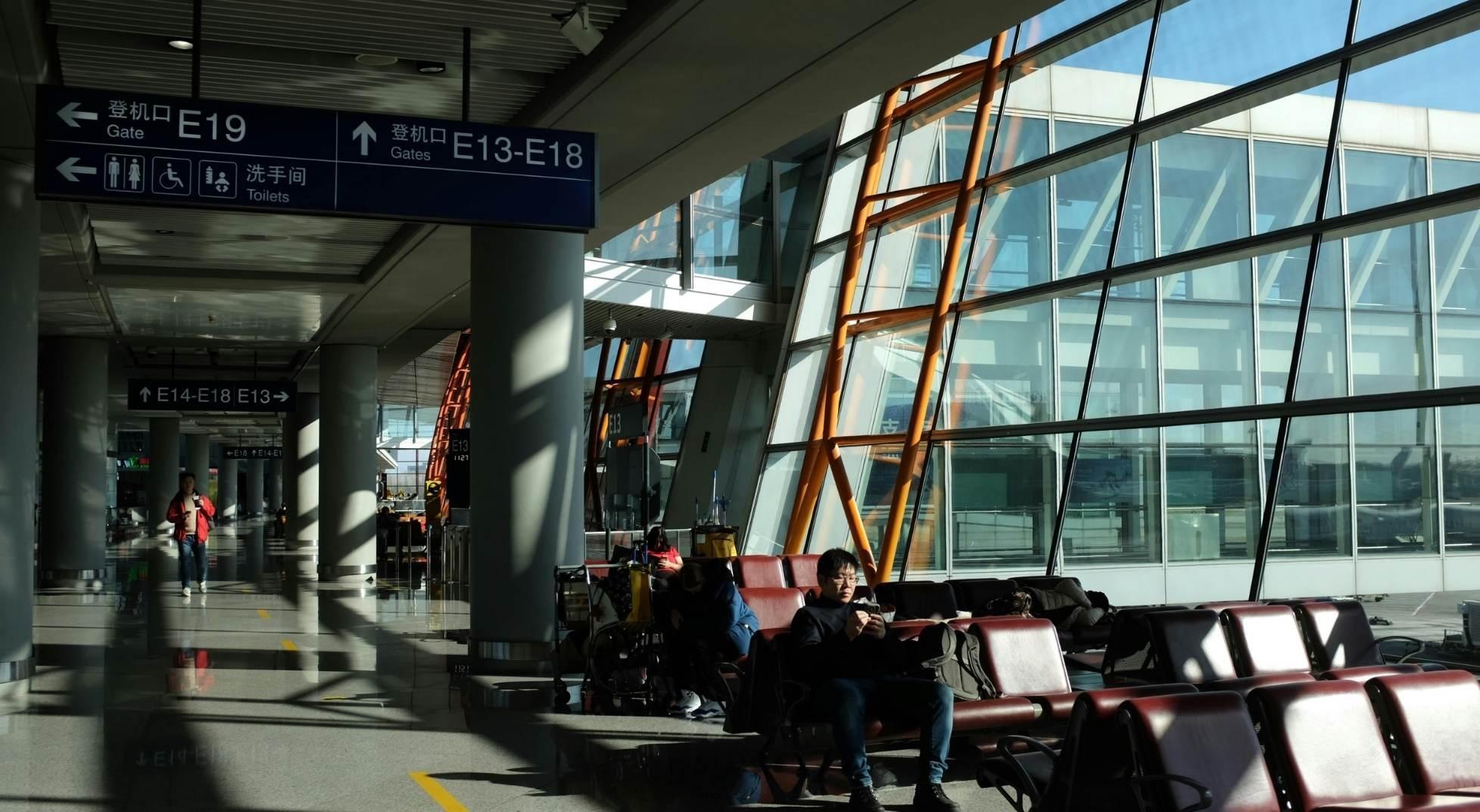 Avrupada pasaport kontrolü krizi Üç kat uzadı, çok sayıda yolcu uçağını kaçırdı