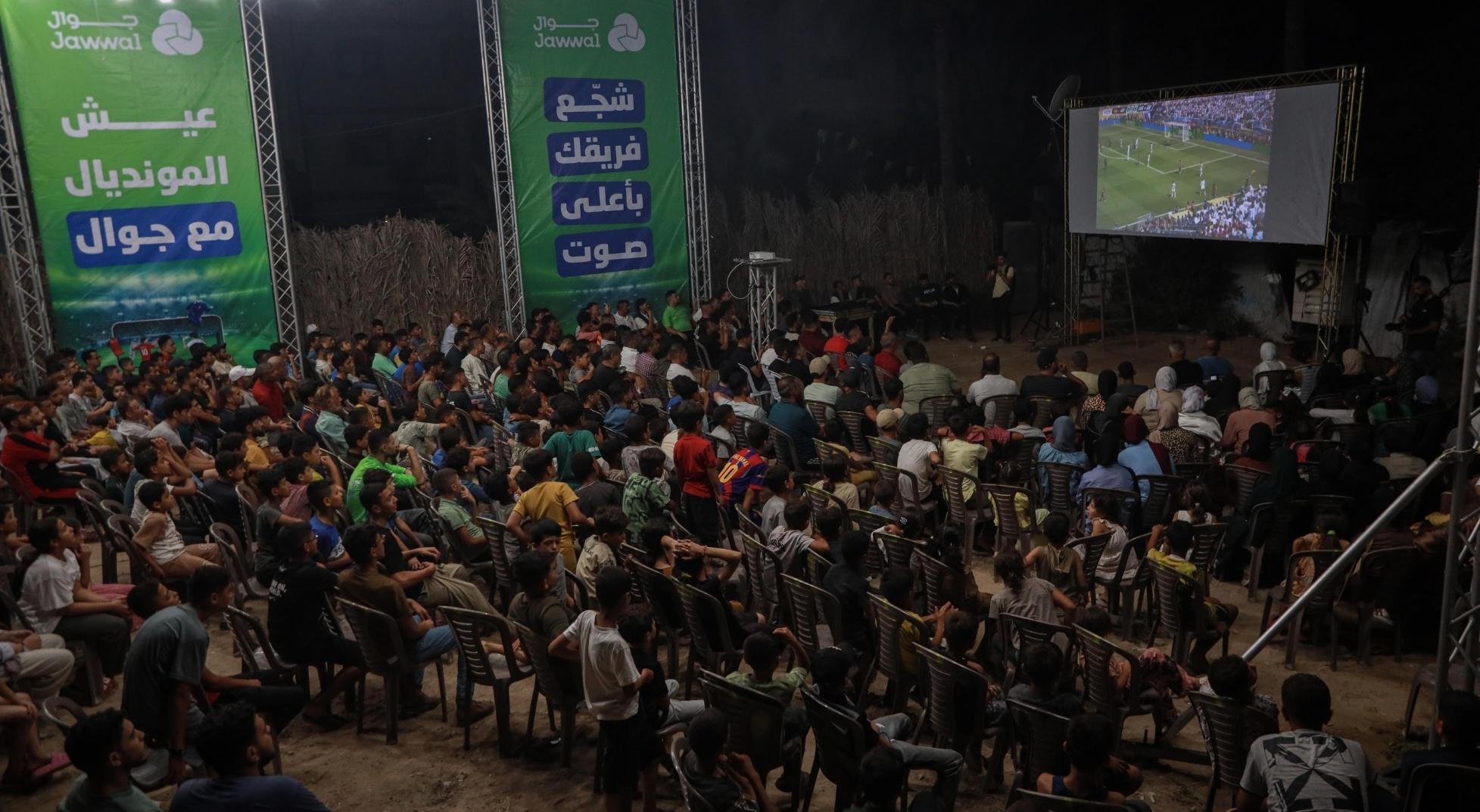Filistinliler Dünya Kupası finalini böyle izledi Gazzede dev ekranlar