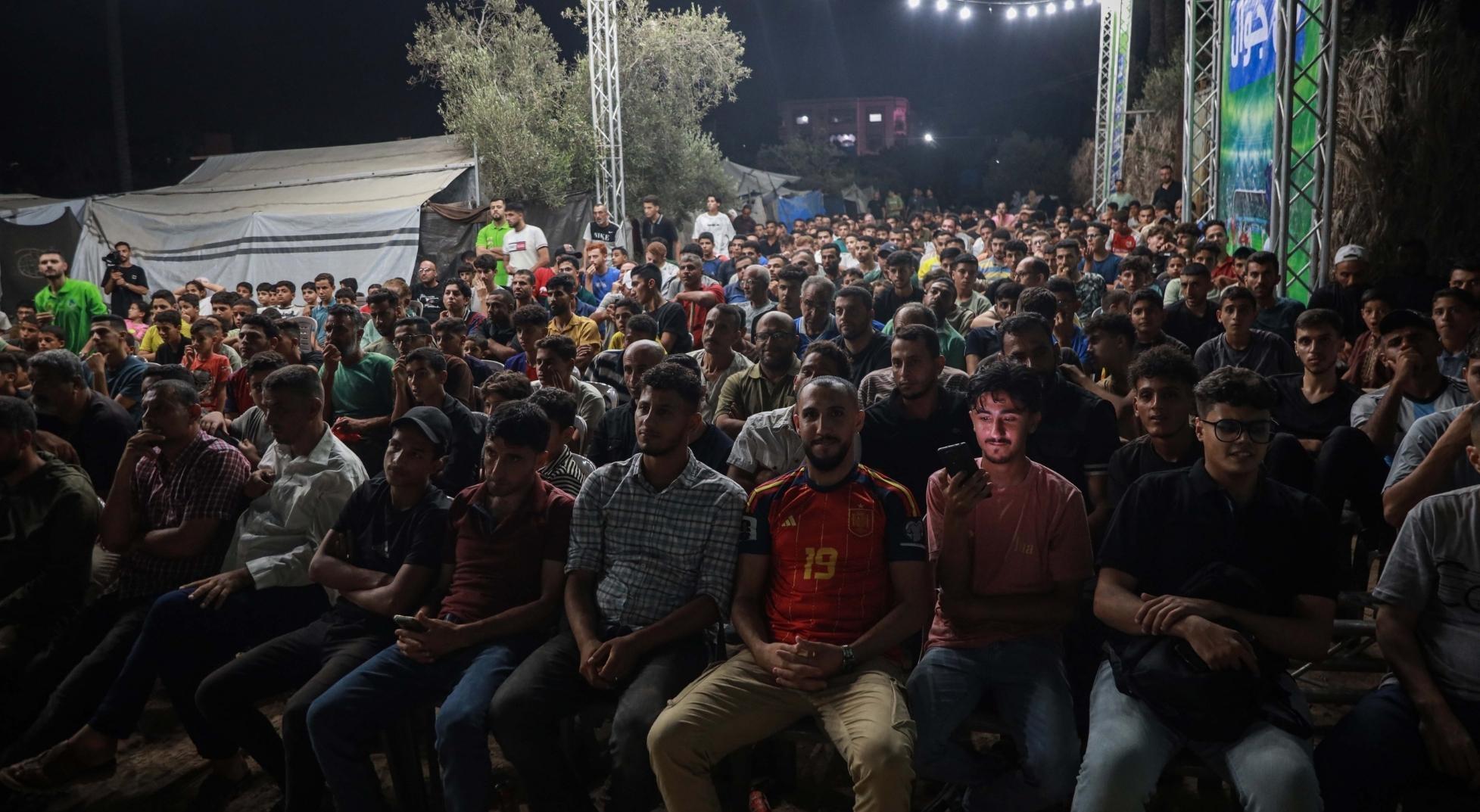 Filistinliler Dünya Kupası finalini böyle izledi Gazzede dev ekranlar