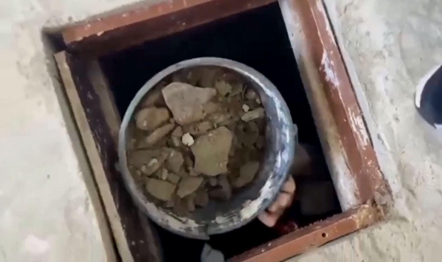 Samsun'da eski binaya polis baskını! Halıyla gizlenen kaçak define kazısı ortaya çıktı