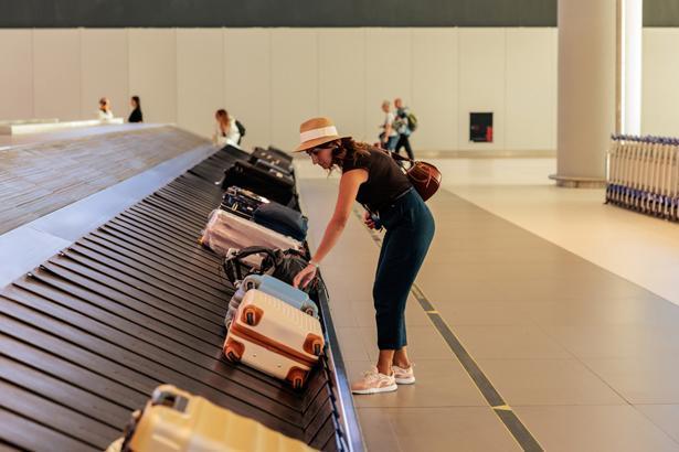 Kimse bunu bilmiyor Uçaktan inince valizinizi beklemeden almanın püf noktası ortaya çıktı