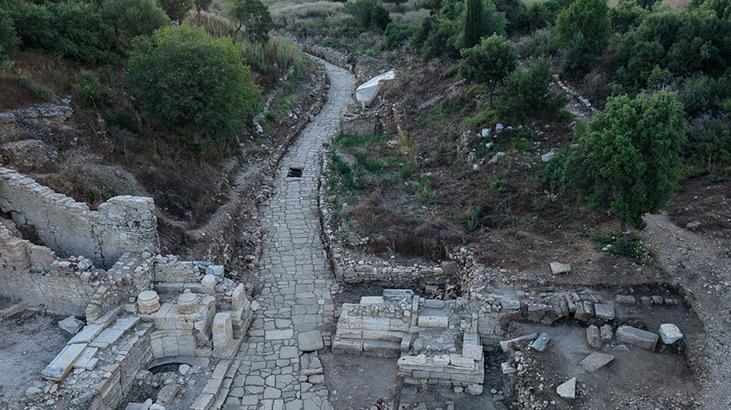 Aspendosta 2 bin yıllık Tiyatro Caddesi gün yüzüne çıktı