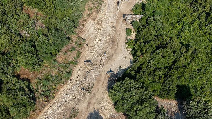 Aspendosta 2 bin yıllık Tiyatro Caddesi gün yüzüne çıktı