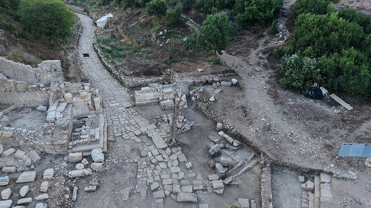 ANITSAL KAPI VE TANRI HEYKELLERİ GÜN YÜZÜNE ÇIKTI