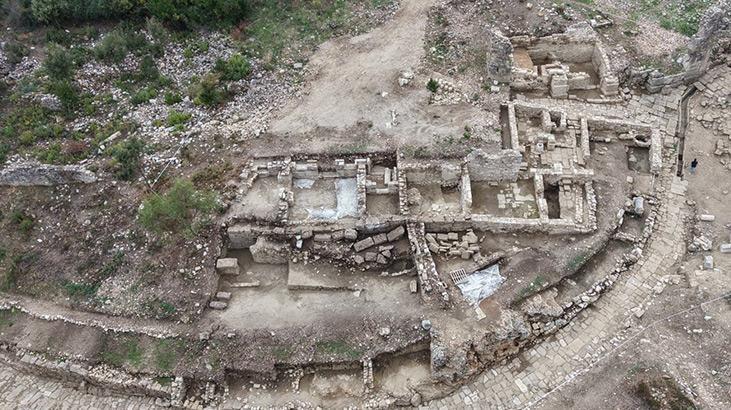Aspendosta 2 bin yıllık Tiyatro Caddesi gün yüzüne çıktı