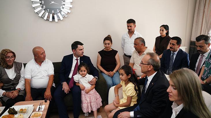 Bakan Kurum, Malatya'da Bakırcılar Çarşısı'nı açtı, depremzede aileye misafir oldu