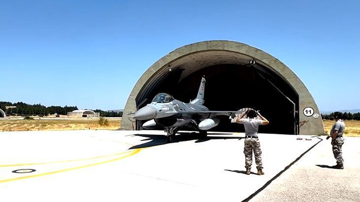 F-16 savaş uçakları Karadeniz'de eğitim uçuşu yaptı
