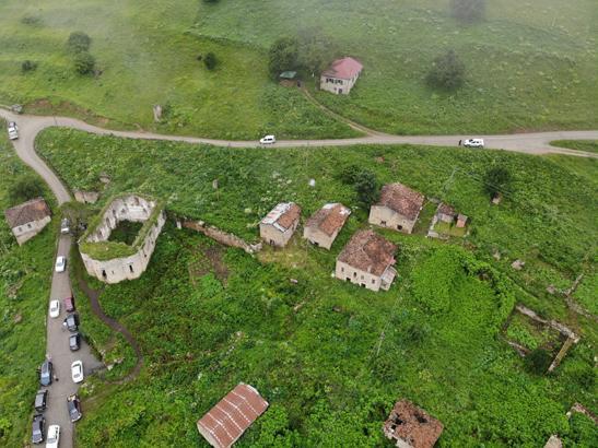 Sislerin arasında saklı 300 yıllık kent Görenler masal diyarına benzetiyor