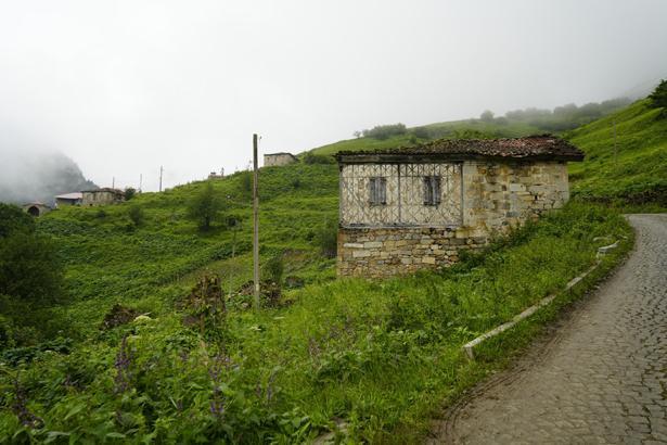 Sislerin arasında saklı 300 yıllık kent Görenler masal diyarına benzetiyor