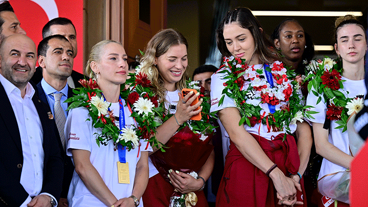 A Milli Kadın Voleybol Takımı için karşılama töreni düzenlendi