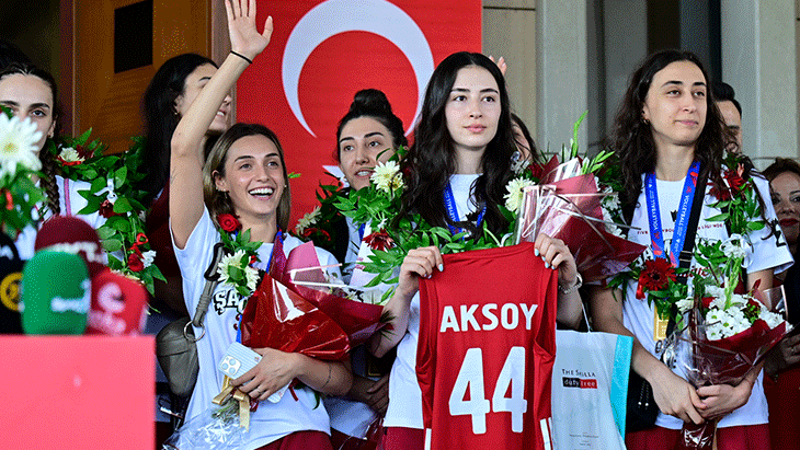 A Milli Kadın Voleybol Takımı için karşılama töreni düzenlendi