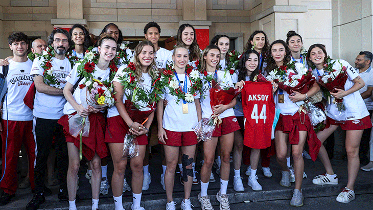 A Milli Kadın Voleybol Takımı için karşılama töreni düzenlendi