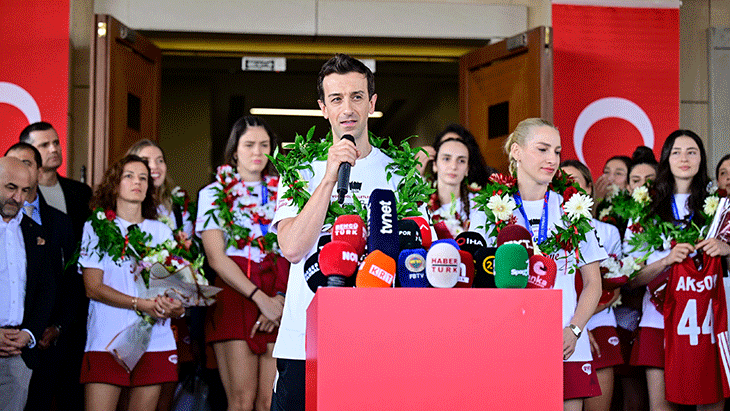 A Milli Kadın Voleybol Takımı için karşılama töreni düzenlendi