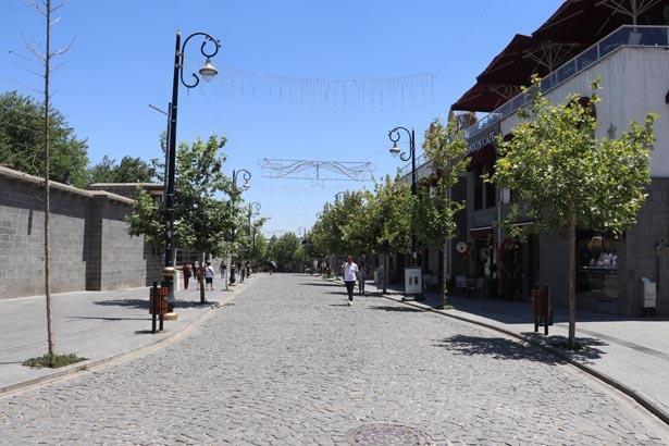 Sokaklar boşaldı, kente gelenler şaşkın: Sosyal medyada tıklım tıklım