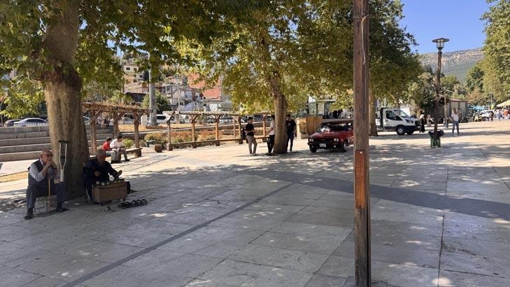 Sokaklar boşaldı, kente gelenler şaşkın: Sosyal medyada tıklım tıklım