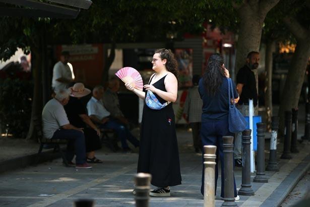 Adanada hissedilen sıcaklık çıldırttı: Direksiyonu eldivenle tutuyoruz