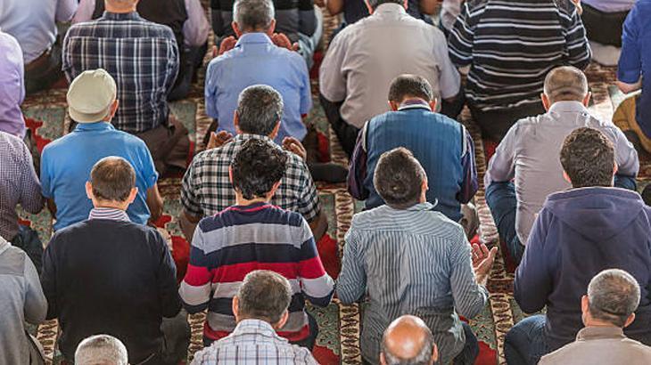 CUMA NAMAZI SAAT KAÇTA KILINACAK