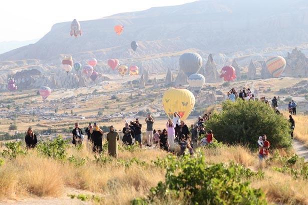 Tam 750 bin kişi bu manzarayı görmek için geldi, kilometrelerce kuyruk oluştu