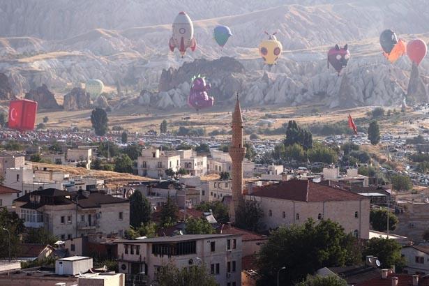 Tam 750 bin kişi bu manzarayı görmek için geldi, kilometrelerce kuyruk oluştu