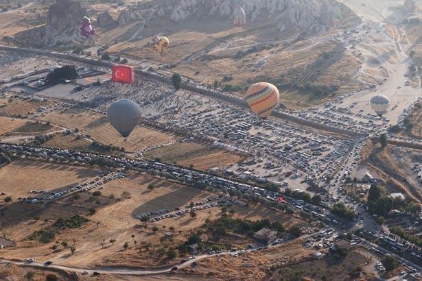 Tam 750 bin kişi bu manzarayı görmek için geldi, kilometrelerce kuyruk oluştu